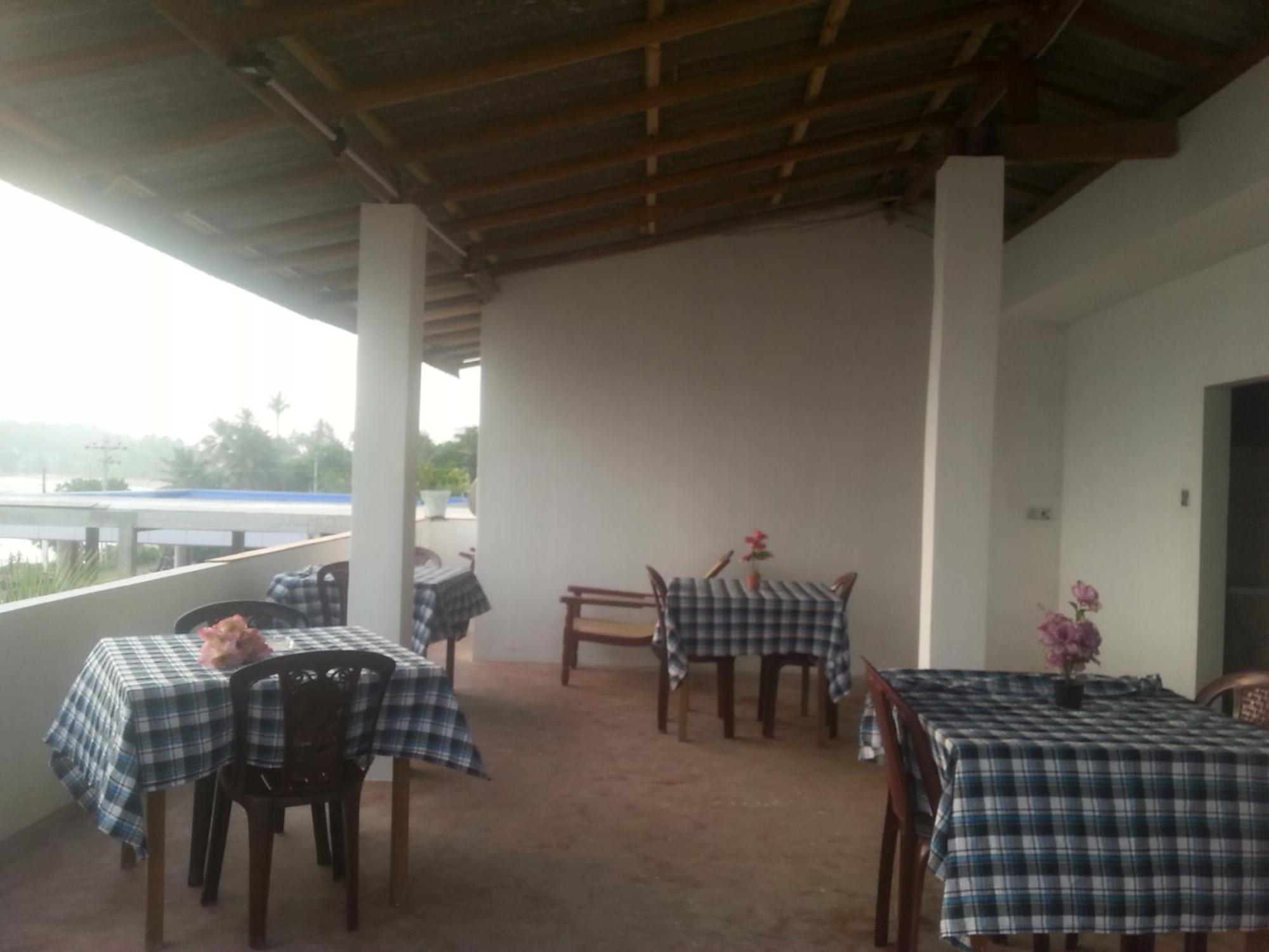 Sun Ocean Inn Mirissa Ngoại thất bức ảnh